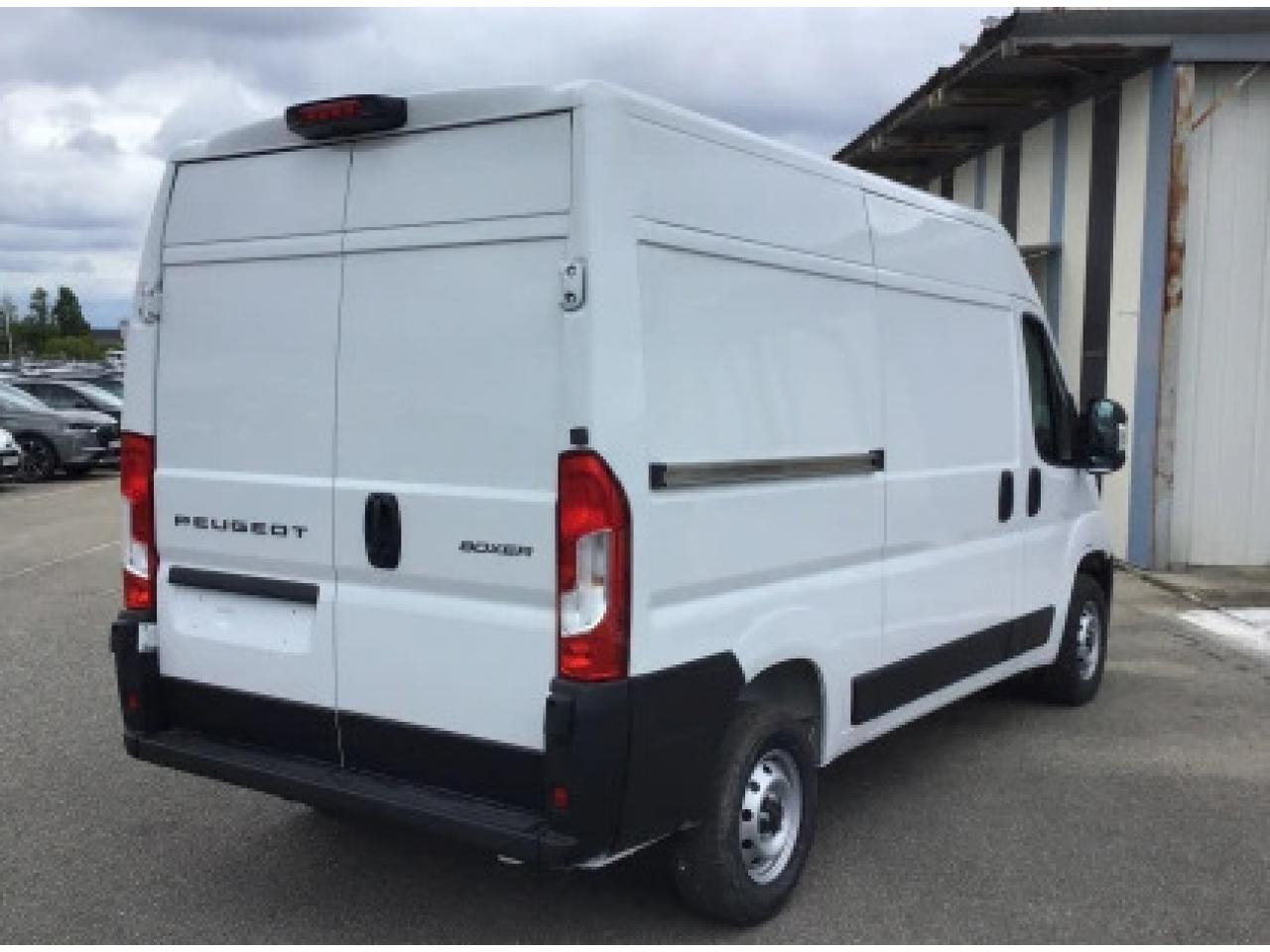 PEUGEOT Boxer 3.3t L2H2 2.2 HDi S&S - 140 III FOURGON TOLE Fourgon Tolé 333 L2H2 PHASE 3 - Furgón: foto 4 PEUGEOT Boxer 3.3t L2H2 2.2 HDi S&S - 140 III FOURGON TOLE Fourgon Tolé 333 L2H2 PHASE 3 - Furgón: foto 4