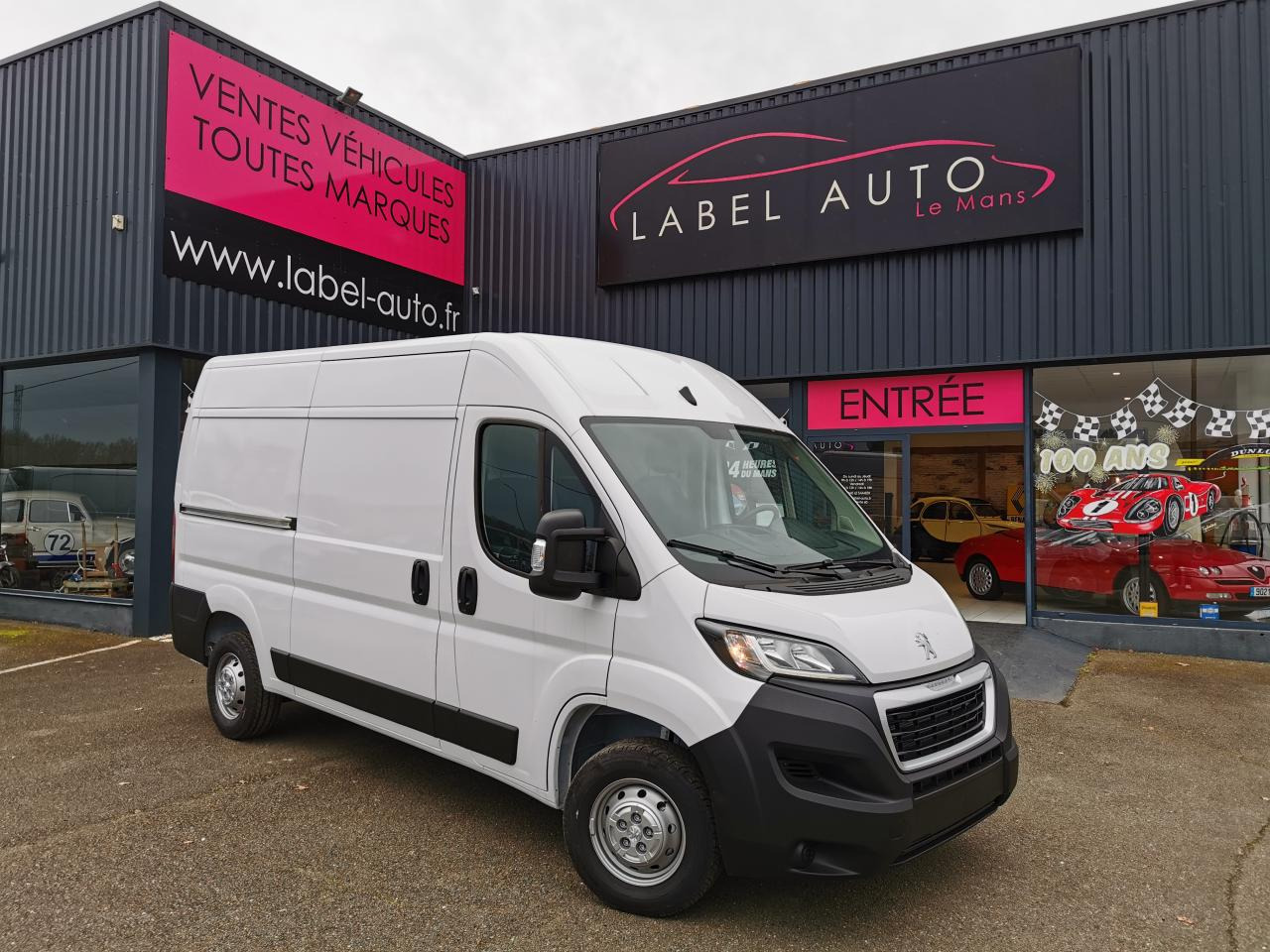 PEUGEOT Boxer 3.5t L2H2 2.2 HDi S&S Maxi - 140 III FOURGON TOLE Fourgon Tolé 435 L2H2 PHASE 3 - Furgón: foto 1 PEUGEOT Boxer 3.5t L2H2 2.2 HDi S&S Maxi - 140 III FOURGON TOLE Fourgon Tolé 435 L2H2 PHASE 3 - Furgón: foto 1