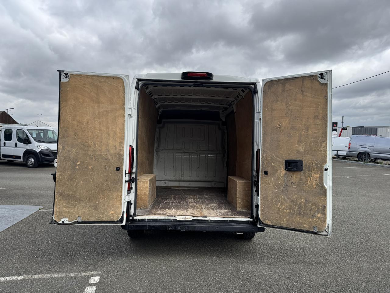PEUGEOT Boxer Asphalt 333 L2H2 2.2 BlueHDi S&S - 120 III FOURGON TOLE Fourgon Tolé 333 L2H2 PHAS - Furgón: foto 2 PEUGEOT Boxer Asphalt 333 L2H2 2.2 BlueHDi S&S - 120 III FOURGON TOLE Fourgon Tolé 333 L2H2 PHAS - Furgón: foto 2