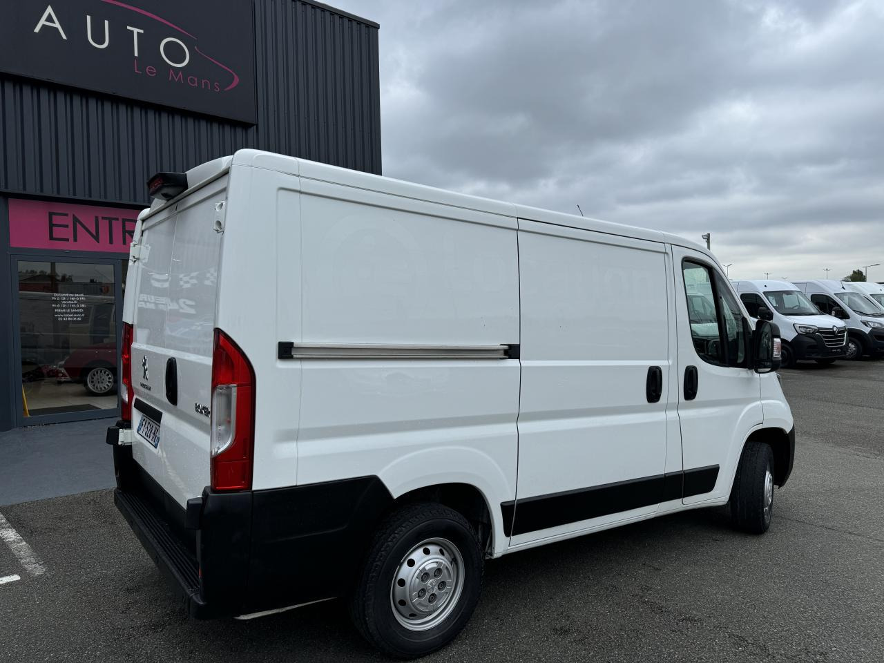 PEUGEOT boxer 333 L1H1 2.2 BLUEHDI S&S 140CH ASPHALT - Furgón: foto 5 PEUGEOT boxer 333 L1H1 2.2 BLUEHDI S&S 140CH ASPHALT - Furgón: foto 5