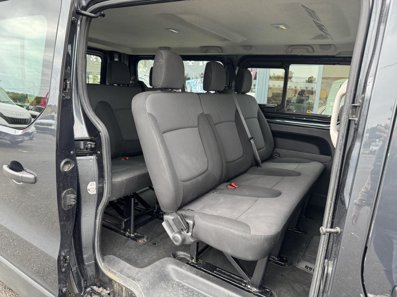 RENAULT Trafic L2 2.0 Energy dCi - 150 - S&S III COMBI Combi Zen L2H1 PHASE 3 - Furgoneta de pasajeros: foto 5 RENAULT Trafic L2 2.0 Energy dCi - 150 - S&S III COMBI Combi Zen L2H1 PHASE 3 - Furgoneta de pasajeros: foto 5