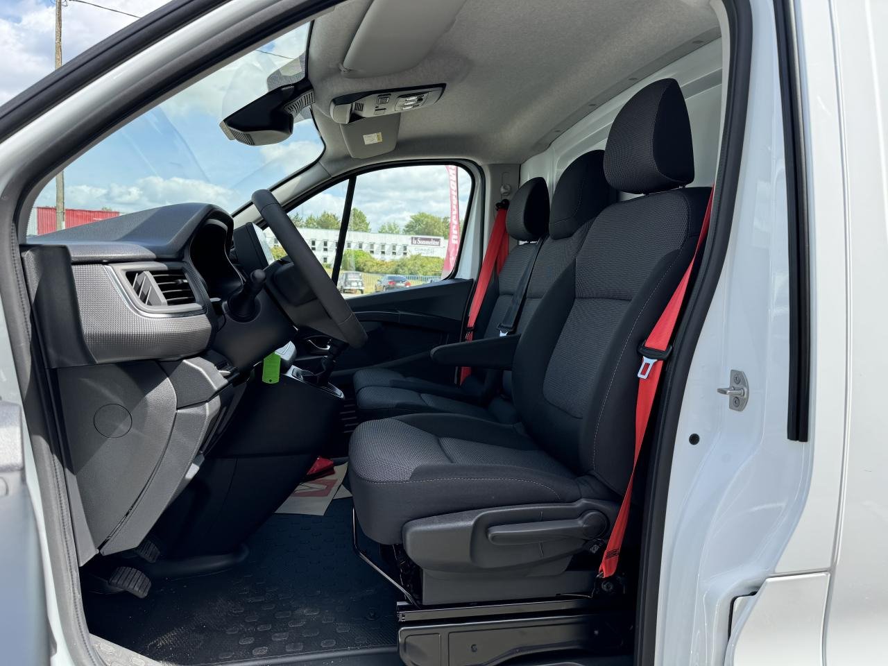 RENAULT Trafic L2H1 3000 Kg 2.0 Blue dCi - 150 2024  III FOURGON Fourgon Advance L2H1 PHASE 3 - Furgón: foto 5 RENAULT Trafic L2H1 3000 Kg 2.0 Blue dCi - 150 2024  III FOURGON Fourgon Advance L2H1 PHASE 3 - Furgón: foto 5