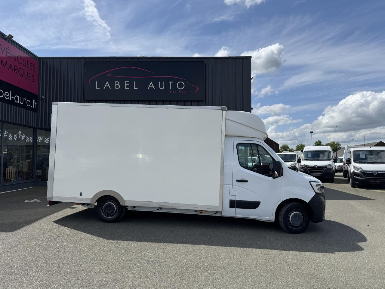 Furgoneta caja cerrada Renault Master RENAULT-MASTER-F3500 2.3 BLUE DCI 145CH CONFORT PLANCHER CABINE 20M3 GPS: foto 1