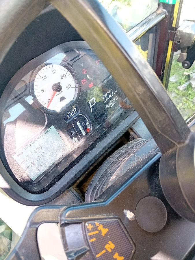 Massey Ferguson 5708 Dyna4 - Tractor: foto 4 Massey Ferguson 5708 Dyna4 - Tractor: foto 4