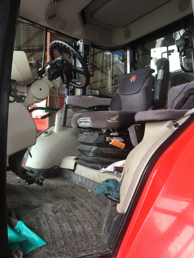 Massey Ferguson 6615 DYNA-6 EFFICIENT - Tractor: foto 4 Massey Ferguson 6615 DYNA-6 EFFICIENT - Tractor: foto 4
