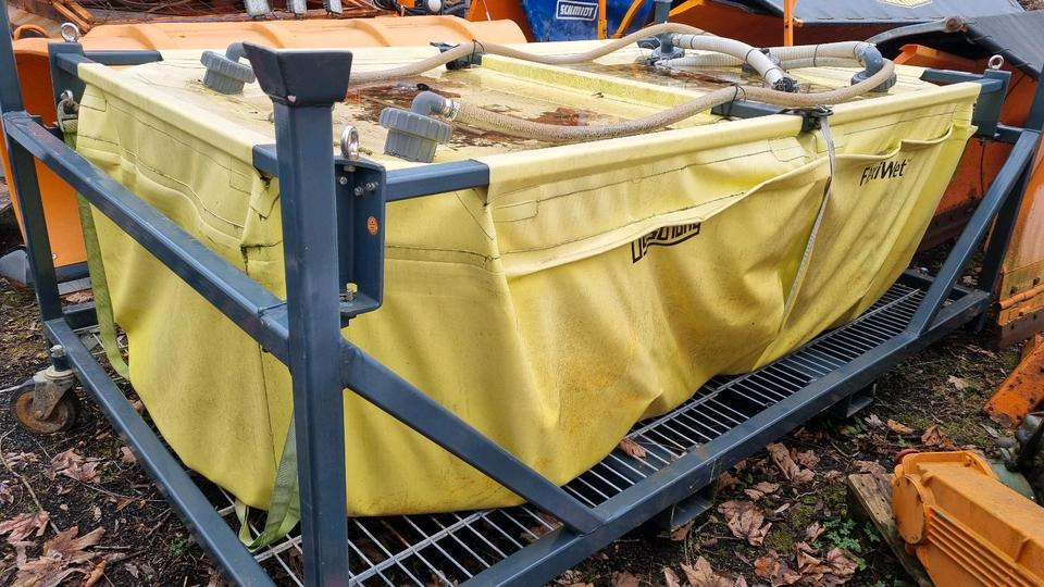 4m3 Wassertank Wasserfass LKW Boschung wassertank Laugentank Bewässerung - Contenedor cisterna: foto 1 4m3 Wassertank Wasserfass LKW Boschung wassertank Laugentank Bewässerung - Contenedor cisterna: foto 1