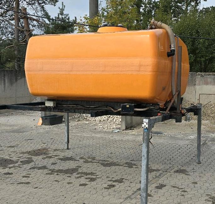 Dücker 5m3 Wassertank Wasserfass für Unimog UGE UGN 405 U300 400 500 427 430 LKW Boschung wassertank Laugentank Bewässerung 5000liter - Contenedor cisterna: foto 4 Dücker 5m3 Wassertank Wasserfass für Unimog UGE UGN 405 U300 400 500 427 430 LKW Boschung wassertank Laugentank Bewässerung 5000liter - Contenedor cisterna: foto 4