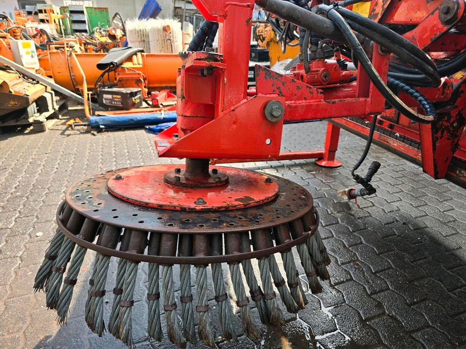 Dücker PFP 300 Pflasterputzer Wildkrautbürste Flächenbürste Wildkrautbürste für Mähausleger UNA 500 600 MKM FME FMK 500 600 700 Böschungsmäher Böschungsmulcher - Barredora cucharón: foto 4 Dücker PFP 300 Pflasterputzer Wildkrautbürste Flächenbürste Wildkrautbürste für Mähausleger UNA 500 600 MKM FME FMK 500 600 700 Böschungsmäher Böschungsmulcher - Barredora cucharón: foto 4