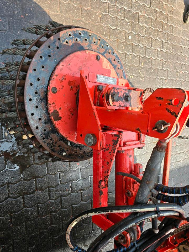Dücker PFP 300 Pflasterputzer Wildkrautbürste Flächenbürste Wildkrautbürste für Mähausleger UNA 500 600 MKM FME FMK 500 600 700 Böschungsmäher Böschungsmulcher - Barredora cucharón: foto 3 Dücker PFP 300 Pflasterputzer Wildkrautbürste Flächenbürste Wildkrautbürste für Mähausleger UNA 500 600 MKM FME FMK 500 600 700 Böschungsmäher Böschungsmulcher - Barredora cucharón: foto 3