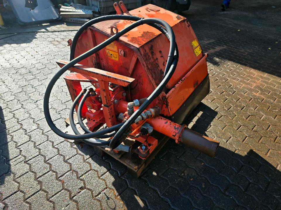Dücker RWB 600 Radialwildkrautbürste Pflasterputzer Wildkrautbürste Flächenbürste Wildkrautbürste für Mähausleger UNA 500 600 MKM FME FMK 500 600 700 Böschungsmäher Böschungsmulcher DUA 700 800 - Barredora cucharón: foto 2 Dücker RWB 600 Radialwildkrautbürste Pflasterputzer Wildkrautbürste Flächenbürste Wildkrautbürste für Mähausleger UNA 500 600 MKM FME FMK 500 600 700 Böschungsmäher Böschungsmulcher DUA 700 800 - Barredora cucharón: foto 2