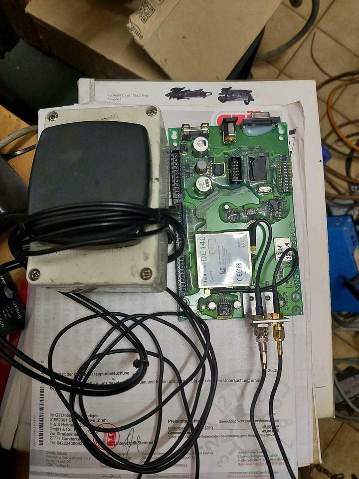 GPS Baustellenintigrationssystem Dora Nissen Absperrtafel Horizon - Sistema de navegación para Vehículo municipal: foto 1 GPS Baustellenintigrationssystem Dora Nissen Absperrtafel Horizon - Sistema de navegación para Vehículo municipal: foto 1