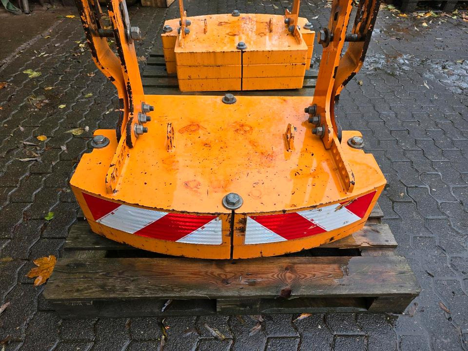 Heckgewicht Unimog 405 U400 U 300 500 400 318 423 427 429 430 530 527 535 Kontergewicht Mulag Mähausleger Böschungsmulcher Dücker - Contrapeso: foto 2 Heckgewicht Unimog 405 U400 U 300 500 400 318 423 427 429 430 530 527 535 Kontergewicht Mulag Mähausleger Böschungsmulcher Dücker - Contrapeso: foto 2