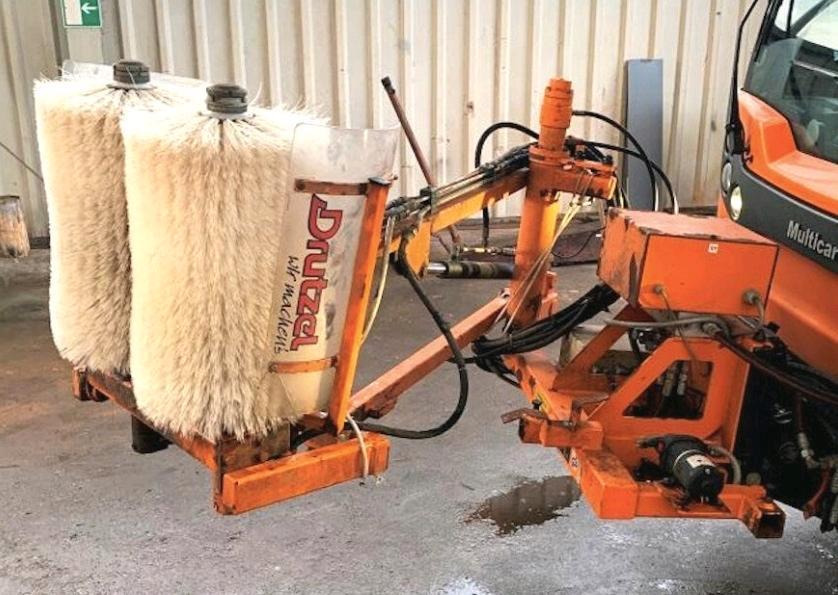 Leitpfostenwaschgerät Drutzel LWG-M-SR Leitpfostenwaschmaschine Schmidt Passend für Multicar Unimog - Barredora cucharón: foto 1 Leitpfostenwaschgerät Drutzel LWG-M-SR Leitpfostenwaschmaschine Schmidt Passend für Multicar Unimog - Barredora cucharón: foto 1