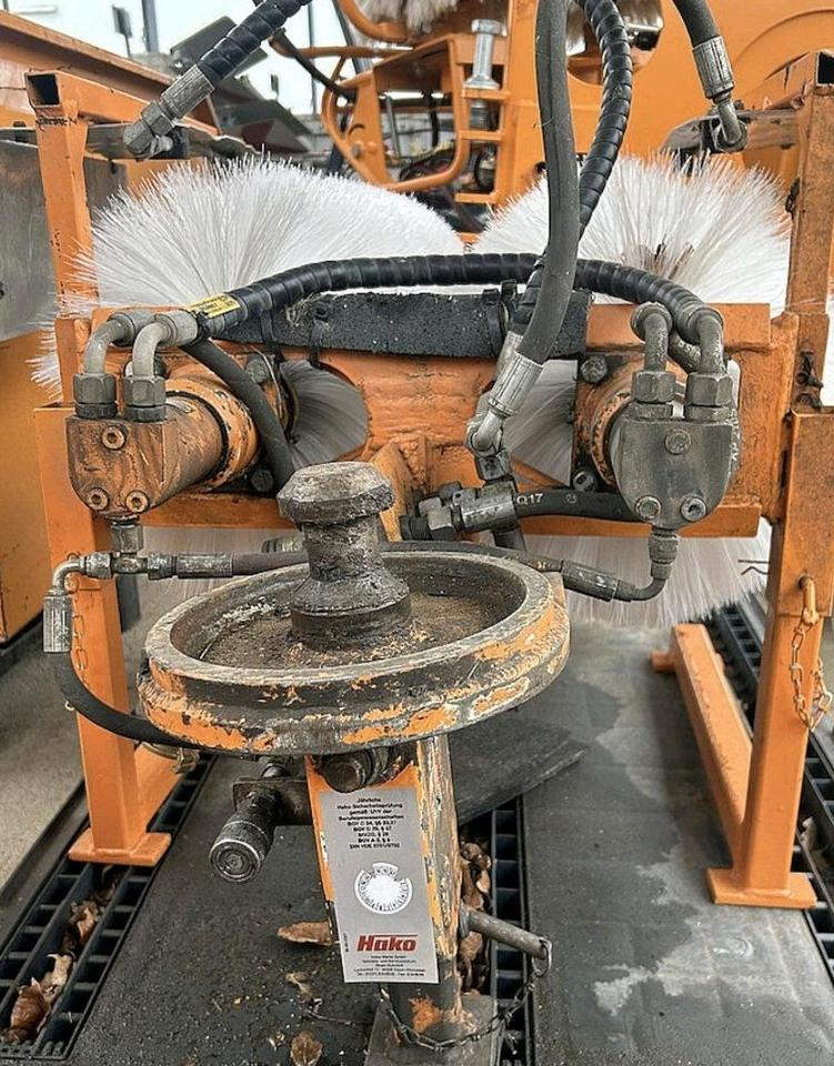 Leitpfostenwaschgerät Fiedler FLW 500 für Mähausleger Böschungsmäher Böschungsmulcher FfM 400 500 600 Leitpfostenwaschmaschine - Barredora cucharón: foto 4 Leitpfostenwaschgerät Fiedler FLW 500 für Mähausleger Böschungsmäher Böschungsmulcher FfM 400 500 600 Leitpfostenwaschmaschine - Barredora cucharón: foto 4