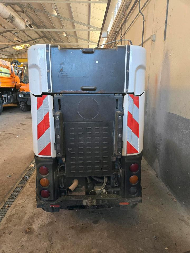 Nilfisk City Ranger 3500 Kehrmaschine Straßenkehrmaschine mit Schmidt Bediendisplay Hako Kehreinheit - Barredora vial: foto 4 Nilfisk City Ranger 3500 Kehrmaschine Straßenkehrmaschine mit Schmidt Bediendisplay Hako Kehreinheit - Barredora vial: foto 4