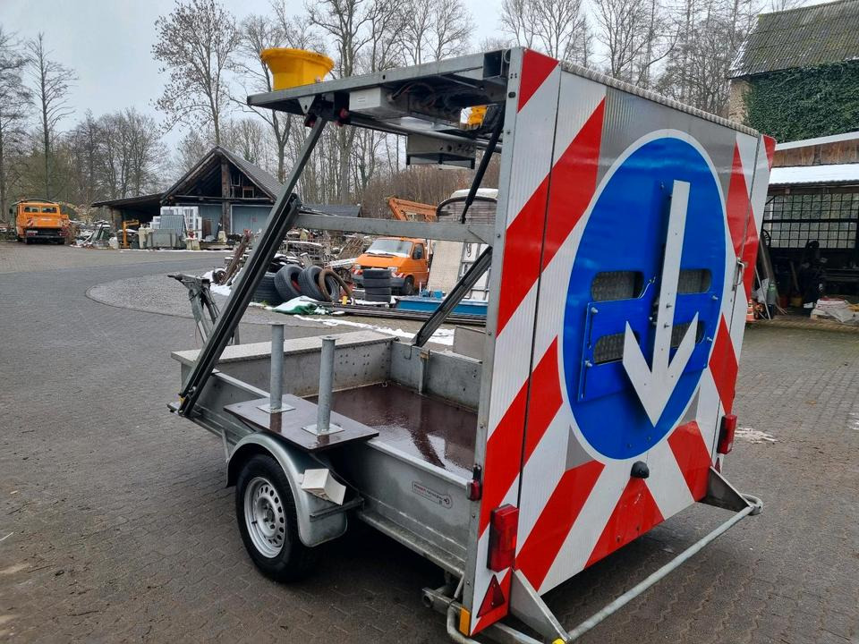 Mersch LED Absperrtafel 2017 Nissen Anlage Verkehrsleitanhänger Verkehrssicherungsanhänger Sperrwand Verkehrsleittafel Verkehrsleitanhänger - Remolque: foto 2 Mersch LED Absperrtafel 2017 Nissen Anlage Verkehrsleitanhänger Verkehrssicherungsanhänger Sperrwand Verkehrsleittafel Verkehrsleitanhänger - Remolque: foto 2