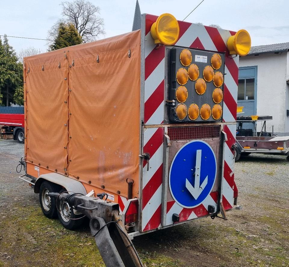 Mersch VZ 616 Absperrtafel FAT Nissen Horizont Verkehrsleittafel Verkehrsleitanhänger Verkehrssicherungsanhänger Leitanhänger - Remolque: foto 1 Mersch VZ 616 Absperrtafel FAT Nissen Horizont Verkehrsleittafel Verkehrsleitanhänger Verkehrssicherungsanhänger Leitanhänger - Remolque: foto 1