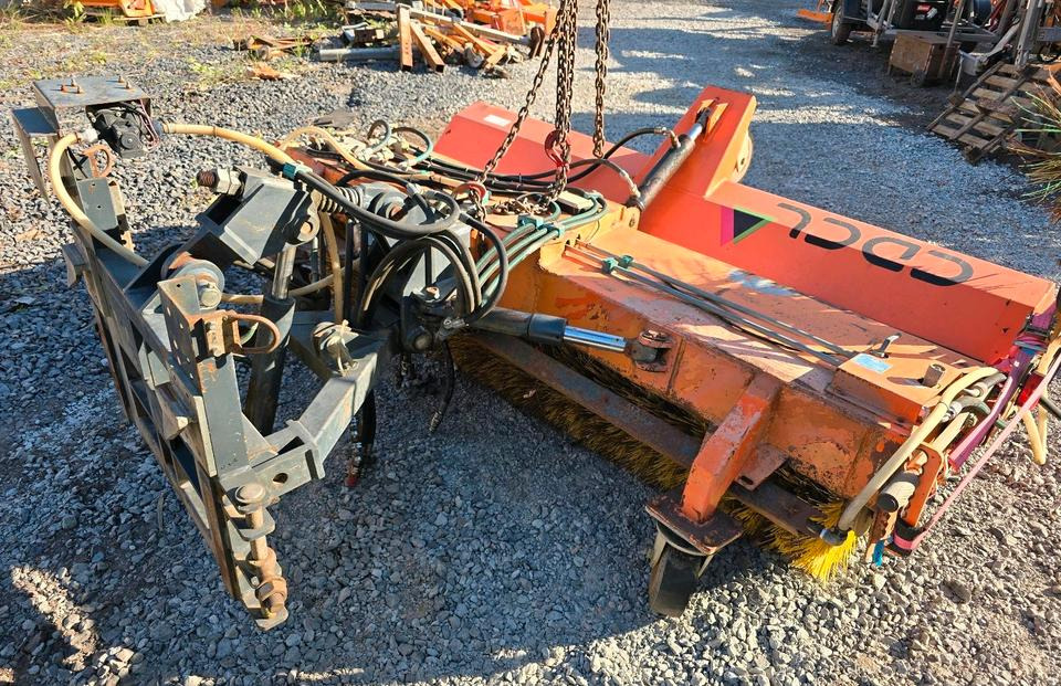 Tuchel CDCL Kehrmaschine Straßenkehrmaschine Kehrbesen für Unimog 405 424 U 300 400 500 318 423 427 429 430 530 535 527 Mercedes-Benz Dücker SBM - Barredora cucharón: foto 1 Tuchel CDCL Kehrmaschine Straßenkehrmaschine Kehrbesen für Unimog 405 424 U 300 400 500 318 423 427 429 430 530 535 527 Mercedes-Benz Dücker SBM - Barredora cucharón: foto 1