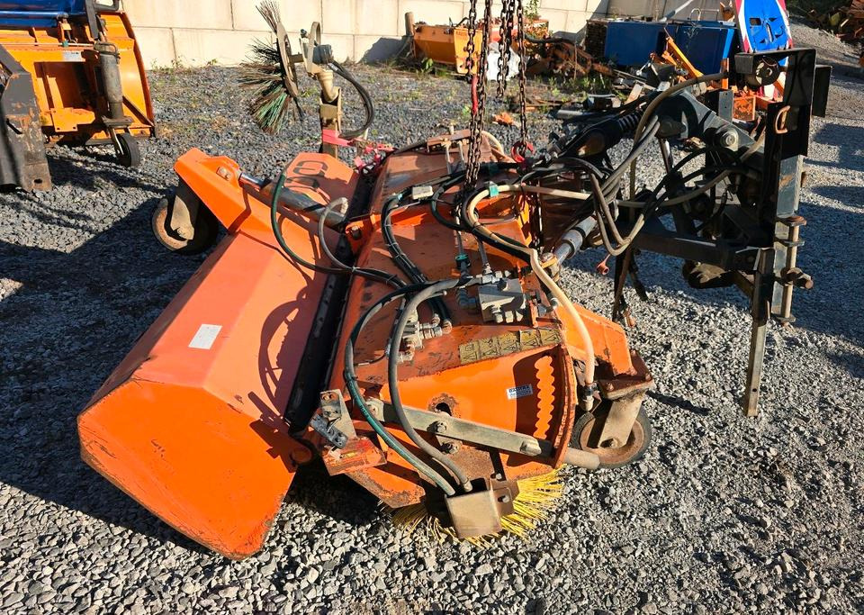 Tuchel CDCL Kehrmaschine Straßenkehrmaschine Kehrbesen für Unimog 405 424 U 300 400 500 318 423 427 429 430 530 535 527 Mercedes-Benz Dücker SBM - Barredora cucharón: foto 3 Tuchel CDCL Kehrmaschine Straßenkehrmaschine Kehrbesen für Unimog 405 424 U 300 400 500 318 423 427 429 430 530 535 527 Mercedes-Benz Dücker SBM - Barredora cucharón: foto 3