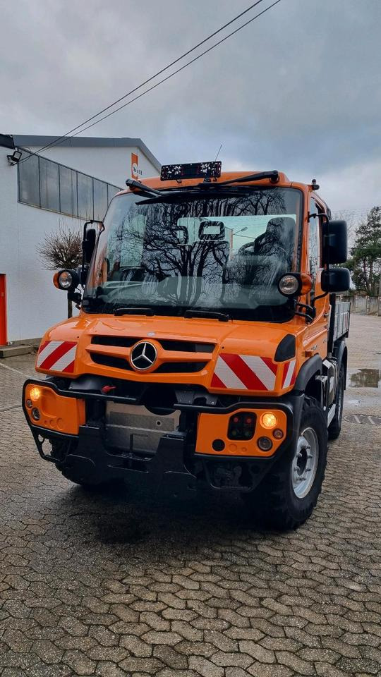 Zu vermieten Unimog 405 U318 423 429 430 Mercedes Benz 318 527 Vermietung - Máquina quitanieve: foto 2 Zu vermieten Unimog 405 U318 423 429 430 Mercedes Benz 318 527 Vermietung - Máquina quitanieve: foto 2
