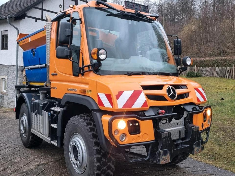 Zu vermieten Unimog 405 U423 Winterdienst Schmidt Salzstreuer 423 429 430 Mercedes Benz 318 527 Vermietung - Máquina quitanieve: foto 1 Zu vermieten Unimog 405 U423 Winterdienst Schmidt Salzstreuer 423 429 430 Mercedes Benz 318 527 Vermietung - Máquina quitanieve: foto 1