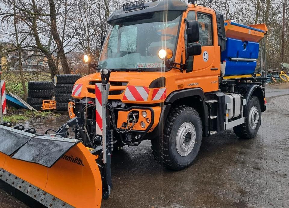 Zu vermieten Unimog 405 U427 Winterdienst Schmidt Salzstreuer 423 429 430 Mercedes Benz 318 527 Vermietung - Máquina quitanieve: foto 1 Zu vermieten Unimog 405 U427 Winterdienst Schmidt Salzstreuer 423 429 430 Mercedes Benz 318 527 Vermietung - Máquina quitanieve: foto 1