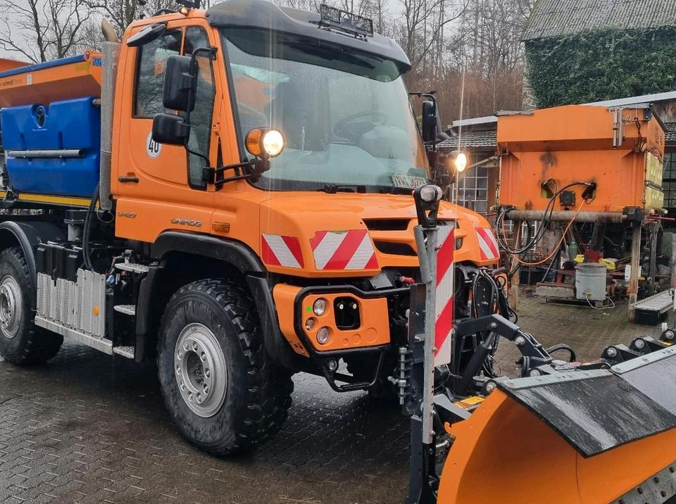 Zu vermieten Unimog 405 U427 Winterdienst Schmidt Salzstreuer 423 429 430 Mercedes Benz 318 527 Vermietung - Máquina quitanieve: foto 4 Zu vermieten Unimog 405 U427 Winterdienst Schmidt Salzstreuer 423 429 430 Mercedes Benz 318 527 Vermietung - Máquina quitanieve: foto 4