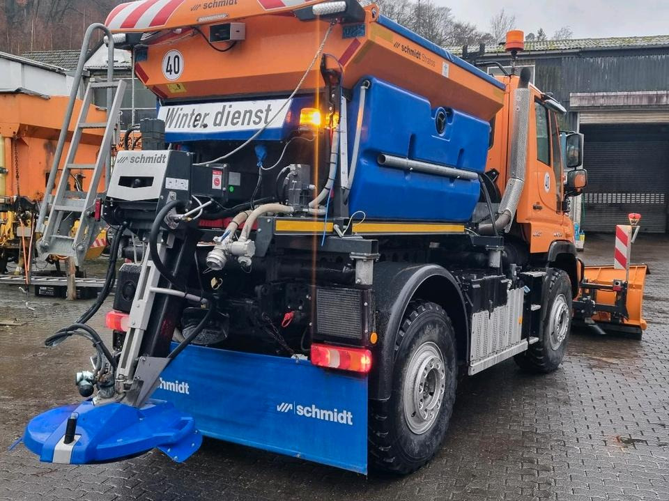 Zu vermieten Unimog 405 U427 Winterdienst Schmidt Salzstreuer 423 429 430 Mercedes Benz 318 527 Vermietung - Máquina quitanieve: foto 3 Zu vermieten Unimog 405 U427 Winterdienst Schmidt Salzstreuer 423 429 430 Mercedes Benz 318 527 Vermietung - Máquina quitanieve: foto 3