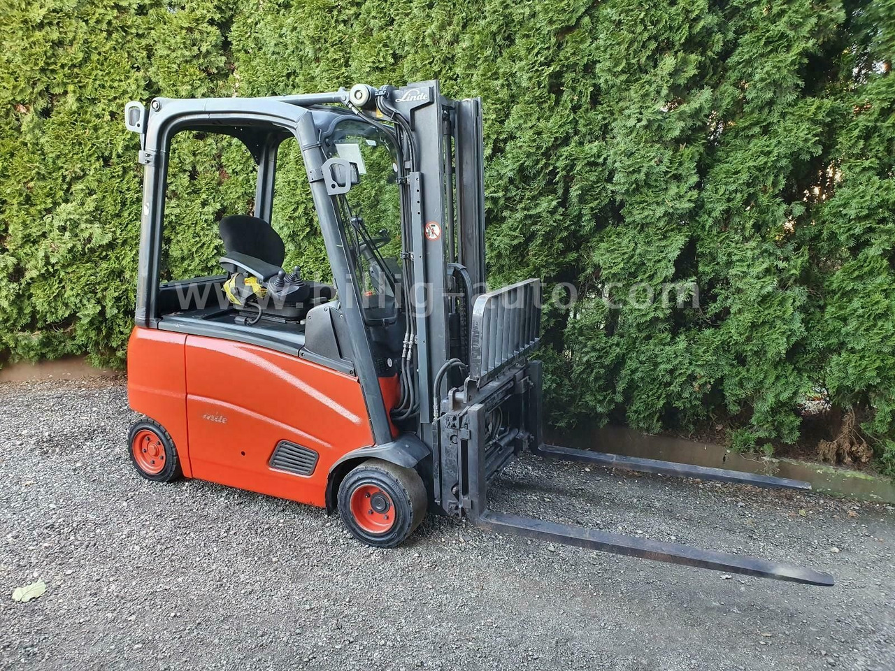 Linde E18 PH 4-Rad Seitenschieber*Zinkenverstellung* - Carretilla elevadora eléctrica: foto 5 Linde E18 PH 4-Rad Seitenschieber*Zinkenverstellung* - Carretilla elevadora eléctrica: foto 5