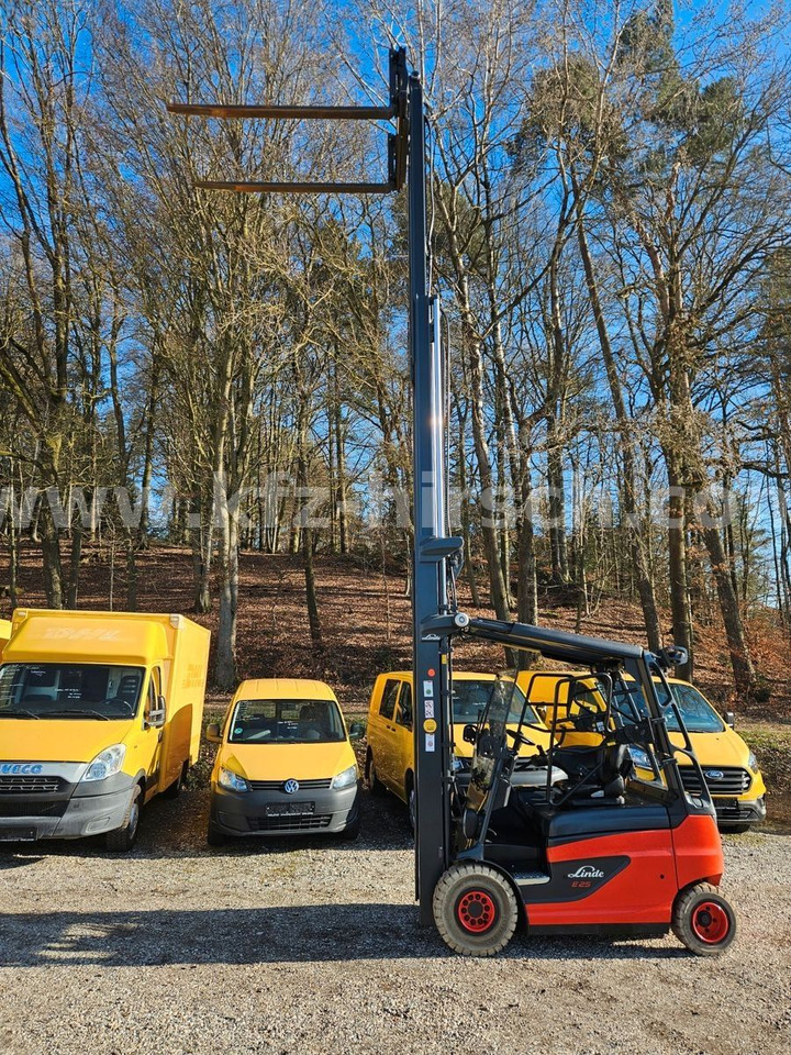 Linde E25 R Roadster , 6.880mm Hubhöhe, StVZO hydr. Zi - Carretilla elevadora eléctrica: foto 1 Linde E25 R Roadster , 6.880mm Hubhöhe, StVZO hydr. Zi - Carretilla elevadora eléctrica: foto 1