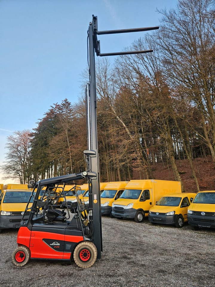 Linde E25 R Roadster , 6.880mm Hubhöhe, StVZO hydr. Zi - Carretilla elevadora eléctrica: foto 3 Linde E25 R Roadster , 6.880mm Hubhöhe, StVZO hydr. Zi - Carretilla elevadora eléctrica: foto 3