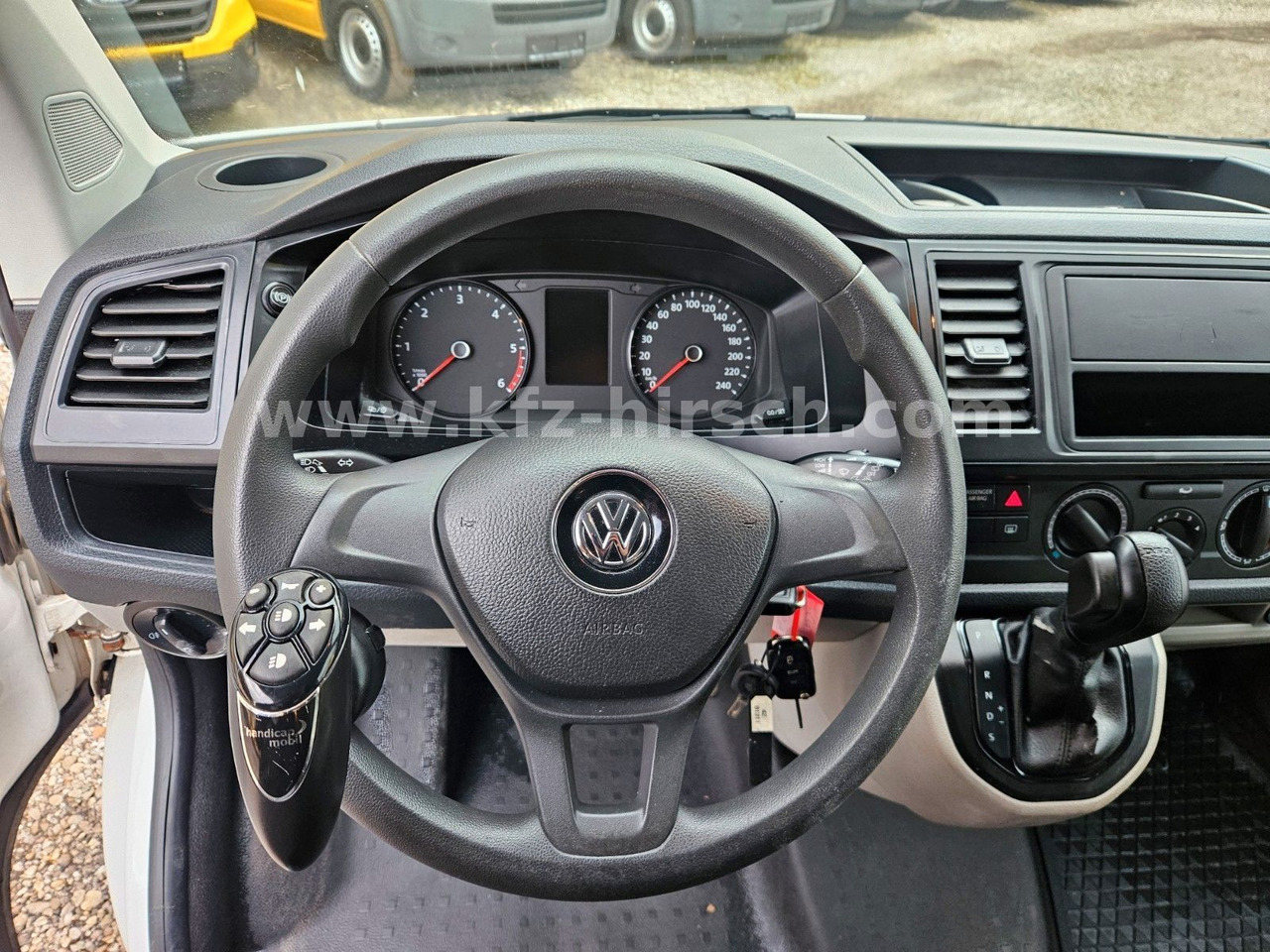 Volkswagen T6 Auto/ DSG Bott Sortimo Stdhzg Behindertenger. - Furgoneta de pasajeros: foto 3 Volkswagen T6 Auto/ DSG Bott Sortimo Stdhzg Behindertenger. - Furgoneta de pasajeros: foto 3