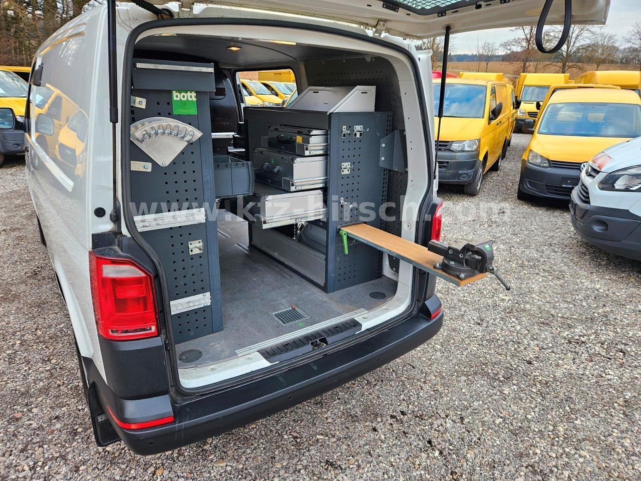 Volkswagen T6 Automatik/ DSG Sortimo Stdhzg Behindertenger. - Furgoneta de pasajeros: foto 1 Volkswagen T6 Automatik/ DSG Sortimo Stdhzg Behindertenger. - Furgoneta de pasajeros: foto 1