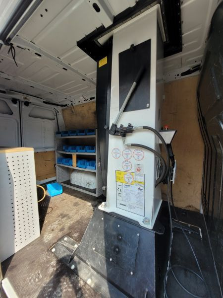 Camión con plataforma elevadora Renault Master podnośnik koszowy 12,5 m Versalift ETL-32-125 bucket truck boom lift: foto 9