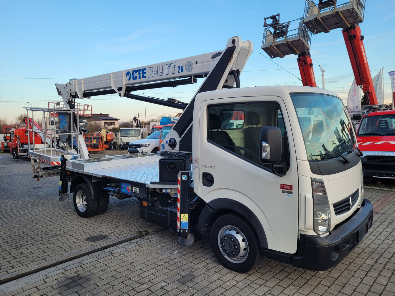 Renault Maxity podnośnik koszowy zwyżka 20 m CTE B-lift 20 JHV - Camión con plataforma elevadora: foto 3 Renault Maxity podnośnik koszowy zwyżka 20 m CTE B-lift 20 JHV - Camión con plataforma elevadora: foto 3