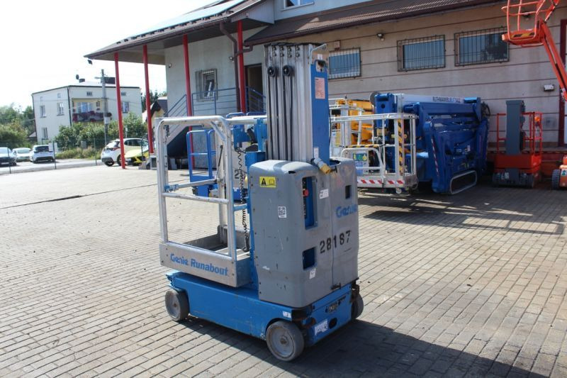 Podnośnik koszowy masztowy elektryczny 8 m Genie GR20 - Plataforma de mástil vertical: foto 4 Podnośnik koszowy masztowy elektryczny 8 m Genie GR20 - Plataforma de mástil vertical: foto 4