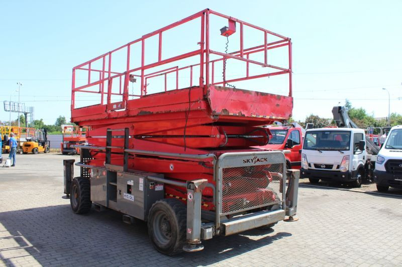 Podnośnik nożycowy 4x4 spalinowy 17 m Skyjack SJ9250 - Plataforma de tijeras: foto 4 Podnośnik nożycowy 4x4 spalinowy 17 m Skyjack SJ9250 - Plataforma de tijeras: foto 4
