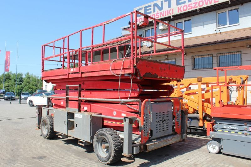 Podnośnik nożycowy 4x4 spalinowy 17 m Skyjack SJ9250 - Plataforma de tijeras: foto 2 Podnośnik nożycowy 4x4 spalinowy 17 m Skyjack SJ9250 - Plataforma de tijeras: foto 2