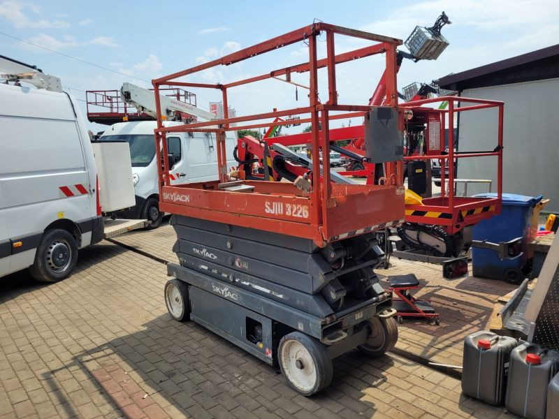Podnośnik nożycowy elektryczny 10 m Skyjack SJIII 3226 - Plataforma de tijeras: foto 2 Podnośnik nożycowy elektryczny 10 m Skyjack SJIII 3226 - Plataforma de tijeras: foto 2