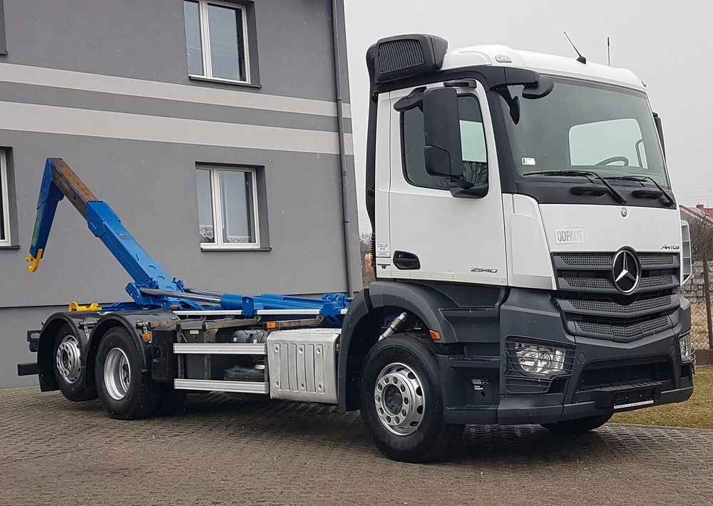 Mercedes-Benz ANTOS ACTROS HAKOWIEC 3 OSIE 6x2 KLIMA HAKOWIEC DO KONTENERÓW - Camión multibasculante: foto 5 Mercedes-Benz ANTOS ACTROS HAKOWIEC 3 OSIE 6x2 KLIMA HAKOWIEC DO KONTENERÓW - Camión multibasculante: foto 5