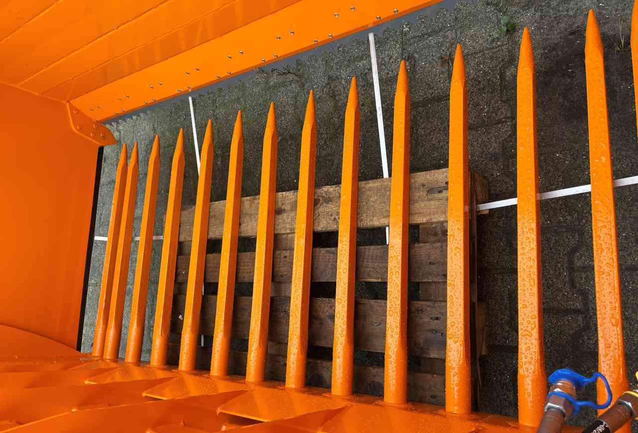 Flingk KHL2 2000T Kuilhapper tandenbodem nieuw voermachines - Equipo para silos: foto 4 Flingk KHL2 2000T Kuilhapper tandenbodem nieuw voermachines - Equipo para silos: foto 4