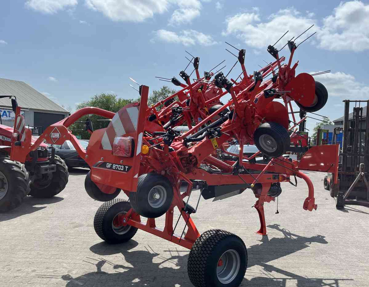 Kuhn GF8703T Schudder Tedder Kreiselheuer weidebouwmachines - Henificadora: foto 5 Kuhn GF8703T Schudder Tedder Kreiselheuer weidebouwmachines - Henificadora: foto 5