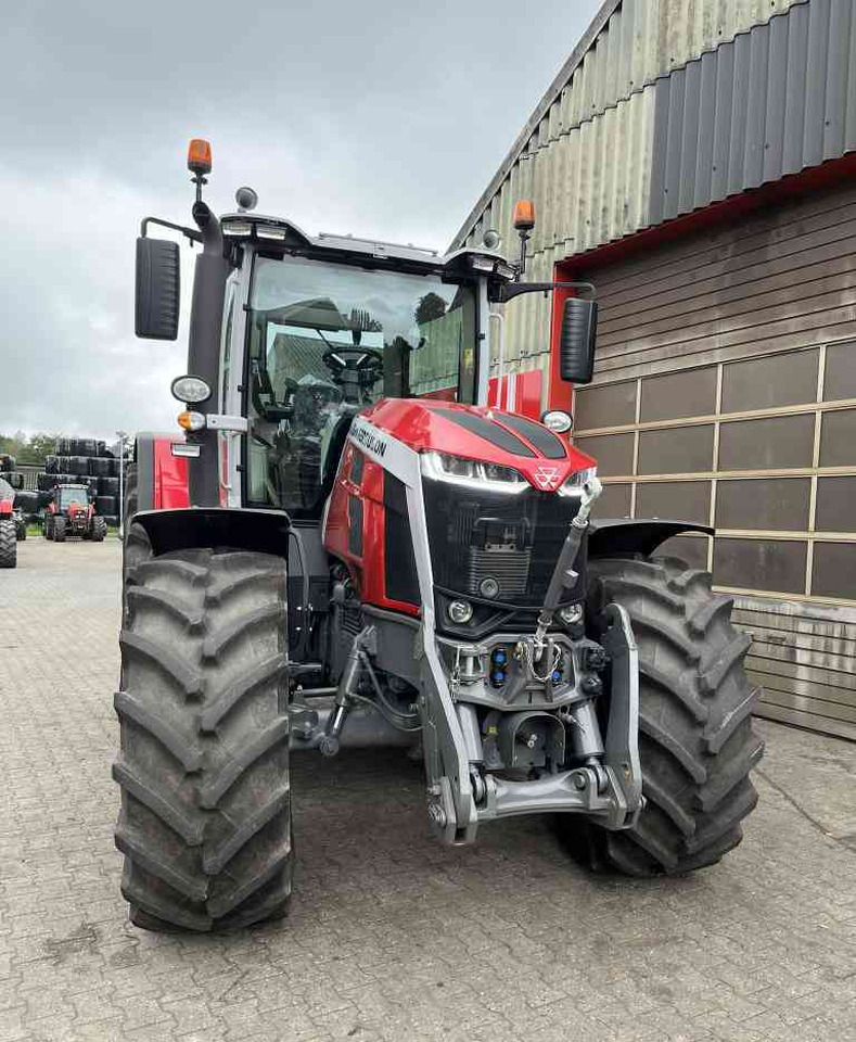 Tractor Massey Ferguson 8S.225 Dyna-VT Exclusive Tractoren: foto 6 Tractor Massey Ferguson 8S.225 Dyna-VT Exclusive Tractoren: foto 6