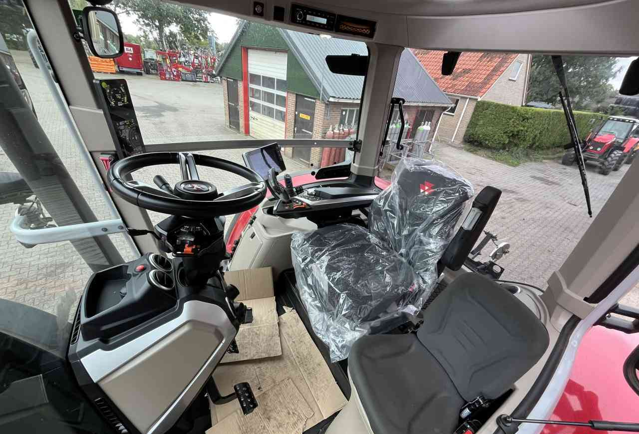 Tractor Massey Ferguson 8S.225 Dyna-VT Exclusive Tractoren: foto 7 Tractor Massey Ferguson 8S.225 Dyna-VT Exclusive Tractoren: foto 7