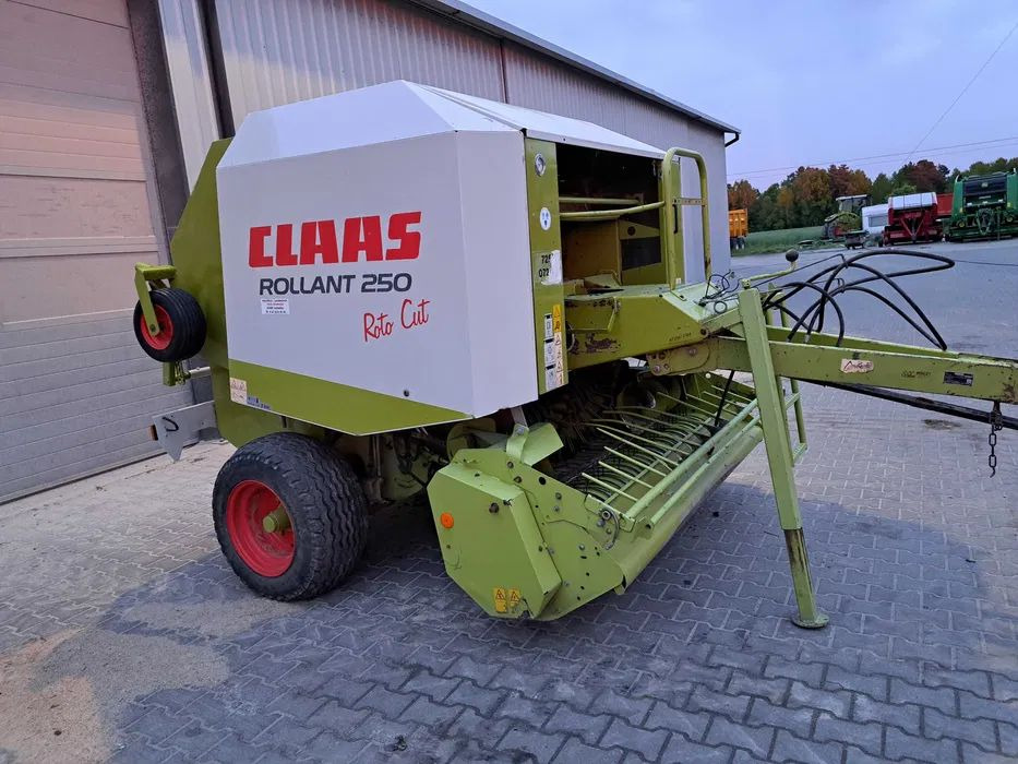 PRASA ROLUJĄCA CLAAS ROLLANT 250 RC 255 - Rotoempacadora: foto 3 PRASA ROLUJĄCA CLAAS ROLLANT 250 RC 255 - Rotoempacadora: foto 3