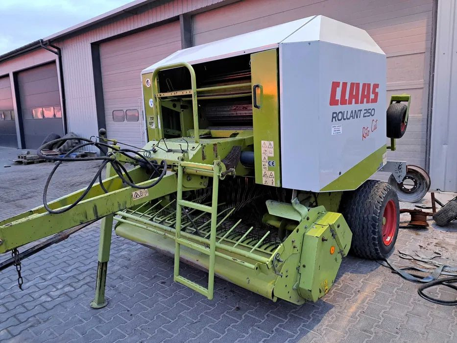 PRASA ROLUJĄCA CLAAS ROLLANT 250 RC 255 - Rotoempacadora: foto 4 PRASA ROLUJĄCA CLAAS ROLLANT 250 RC 255 - Rotoempacadora: foto 4
