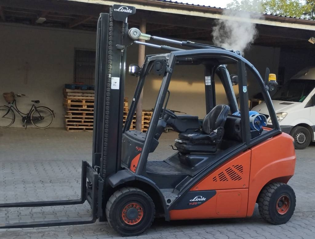 Carretilla elevadora de gas Linde H 25 T - 02: foto 10