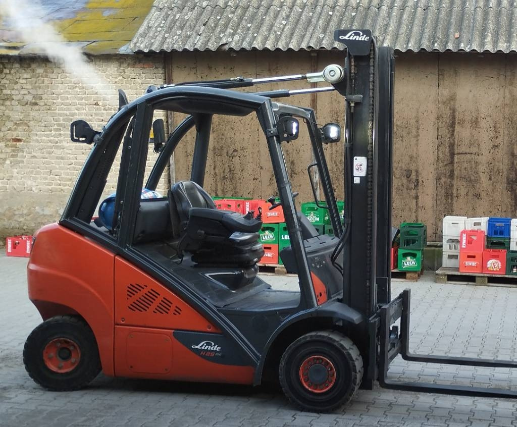 Carretilla elevadora de gas Linde H 25 T - 02: foto 9