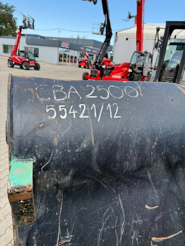 Manitou CBA 2500 LDR 2450mm 2,5m3 570554 - Cazo para Maquinaria de construcción: foto 3 Manitou CBA 2500 LDR 2450mm 2,5m3 570554 - Cazo para Maquinaria de construcción: foto 3