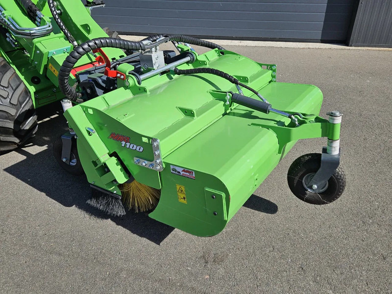Avant 1100 Borstel met opvangbak - Implemento para Maquinaria agrícola: foto 1 Avant 1100 Borstel met opvangbak - Implemento para Maquinaria agrícola: foto 1